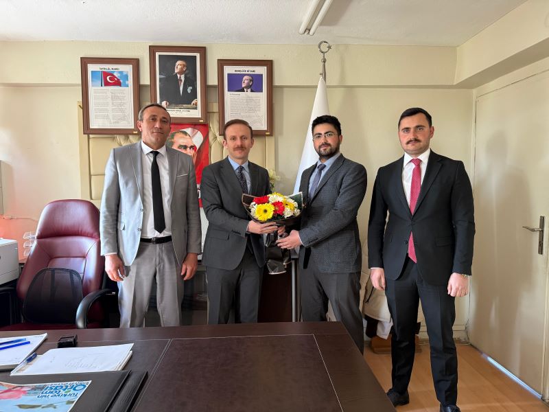 Kaymakamımız Sayın Aydın YANIK, İlçe Sağlık Müdürlüğü ve Boğazlıyan Devlet Hastanesini ziyaret ederek sağlık çalışanlarının Tıp Bayramını kutladı.